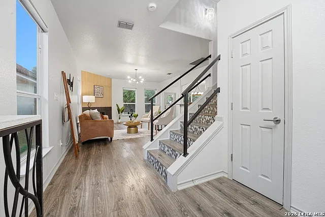 3 bed, 2.5 bath, 1955 sqft, $2,600 — Photo 3