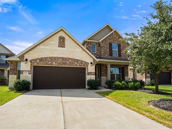 SHOW STOPPING curb appeal with a beautiful front elevation mixed with brick and stone.