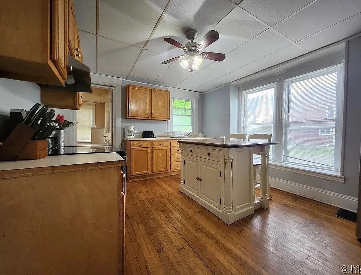 Building Photo - 718 Clarendon St #1