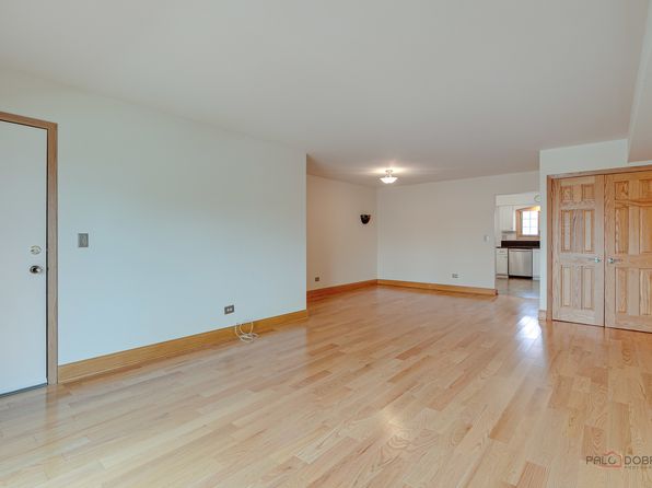 519 W Central Rd APT 1B, Mount Prospect, IL 60056