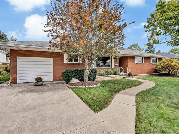 2360 Leonard Rd, Windsor, ON N8W 4L7
