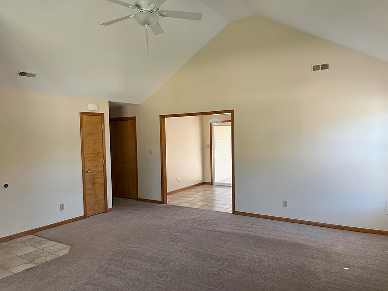 320 Eldridge Ln — Photo 3