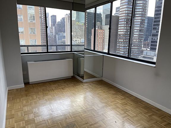 4th image of 255 E 49th St APT 28E