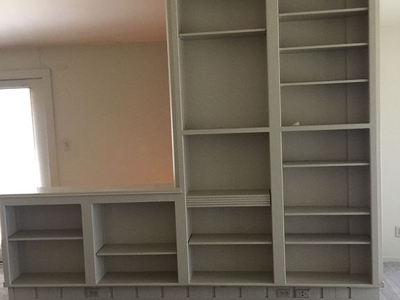 Floor to ceiling adjustable 