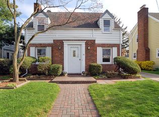 30 Weber Ave, Malverne, NY 11565