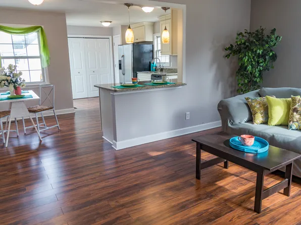 524 Fishermans Rd, Norfolk, VA 23503