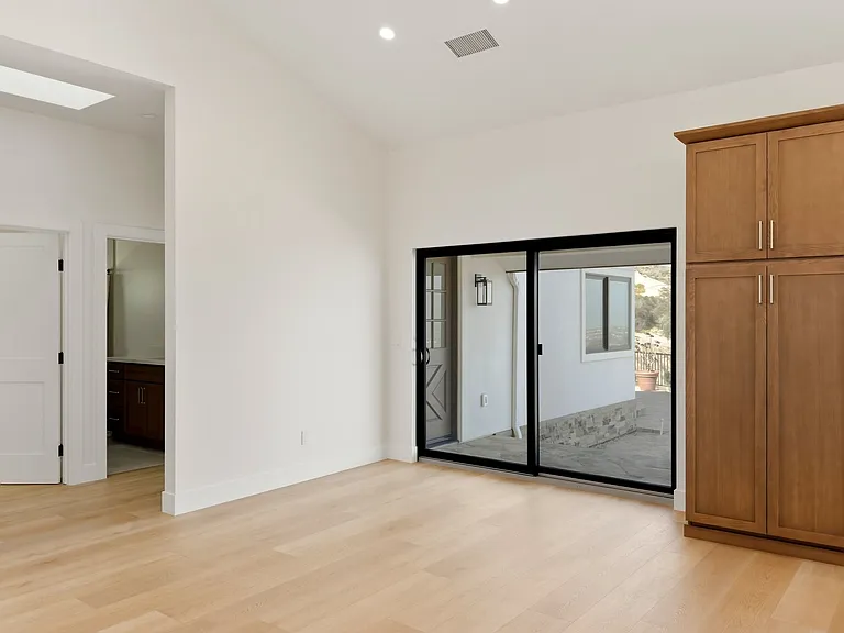 991 W Highland Dr — Photo 11