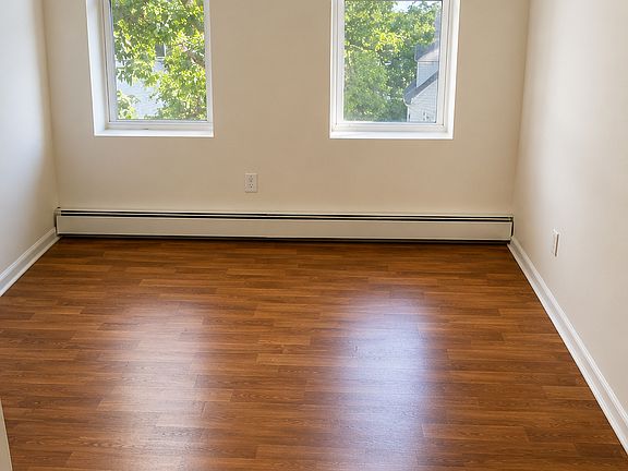3rd image of 30-31 Beech St #3CA