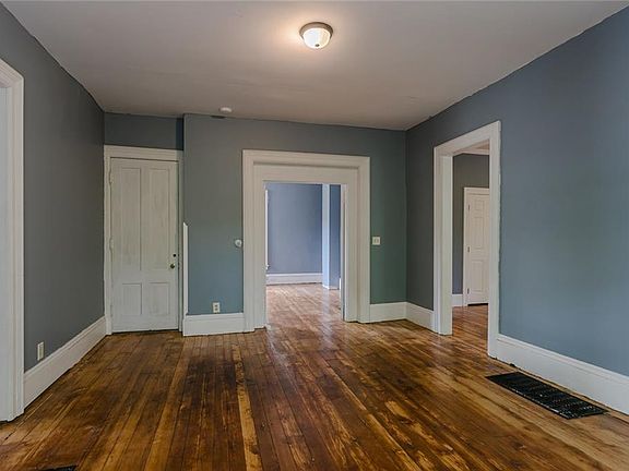 3rd image of 90 Bristol St
