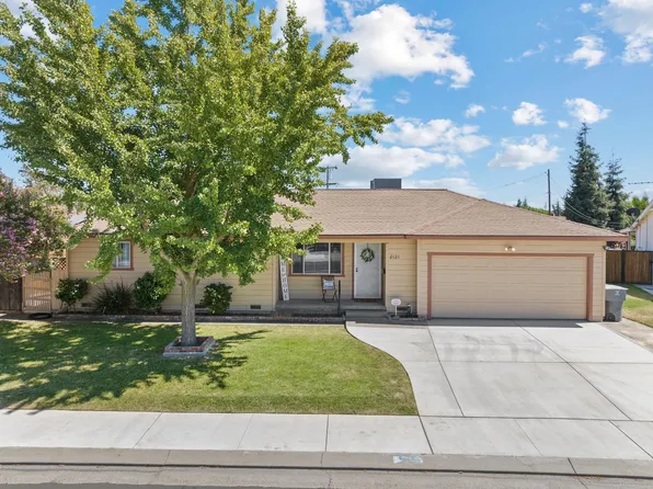 2121 Yosemite Ave, Escalon, CA 95320