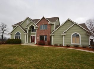 W331N3520 Maplewood Rd, Nashotah, WI 53058