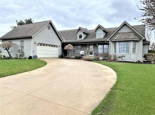 12 Maplewood Dr, Greenwich, OH 44837