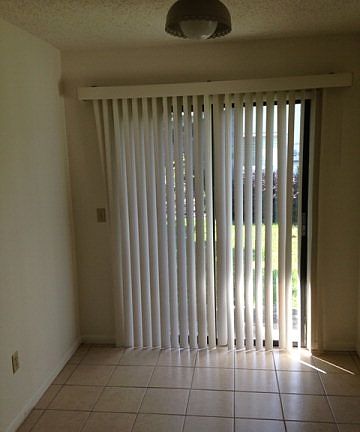 5th image of 22 Westford Ln