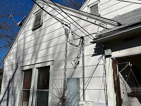2nd image of 3016 Cornelia St
