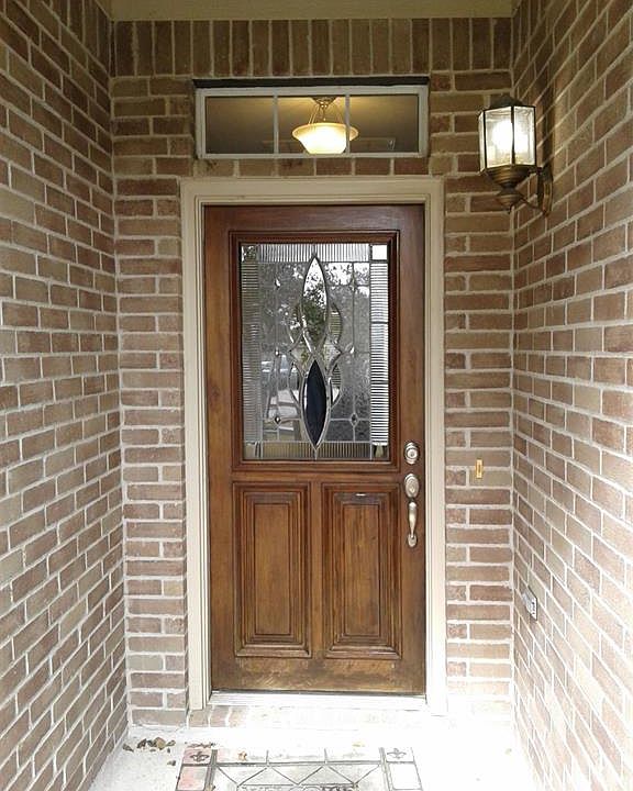 1st image of 7902 Leaning Oak Dr