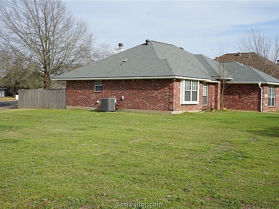 3rd image of 3731 Chantal Cir