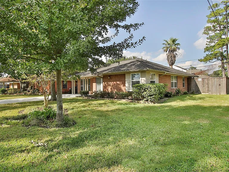 2002 Nina Lee Ln — Photo 2