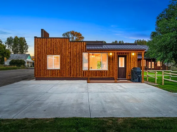 1135 & 1137 State Highway 70, Savery, WY 82332