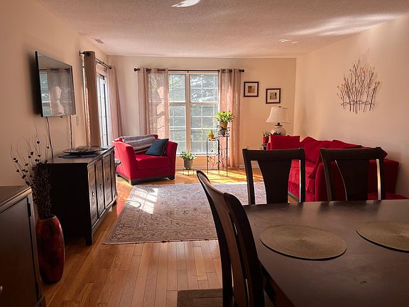 3rd image of 108 Country Club Ct
