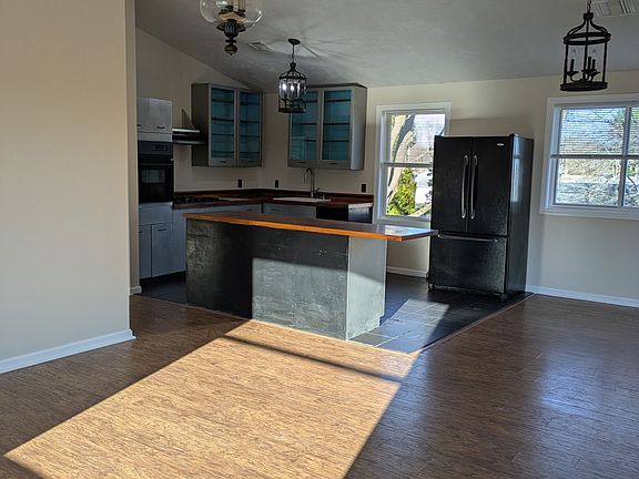 4th image of 27 Forbes St #2