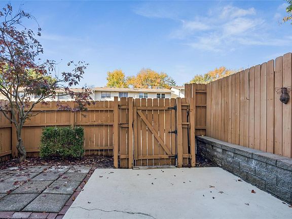 5th image of 120 Carmel Woods Dr