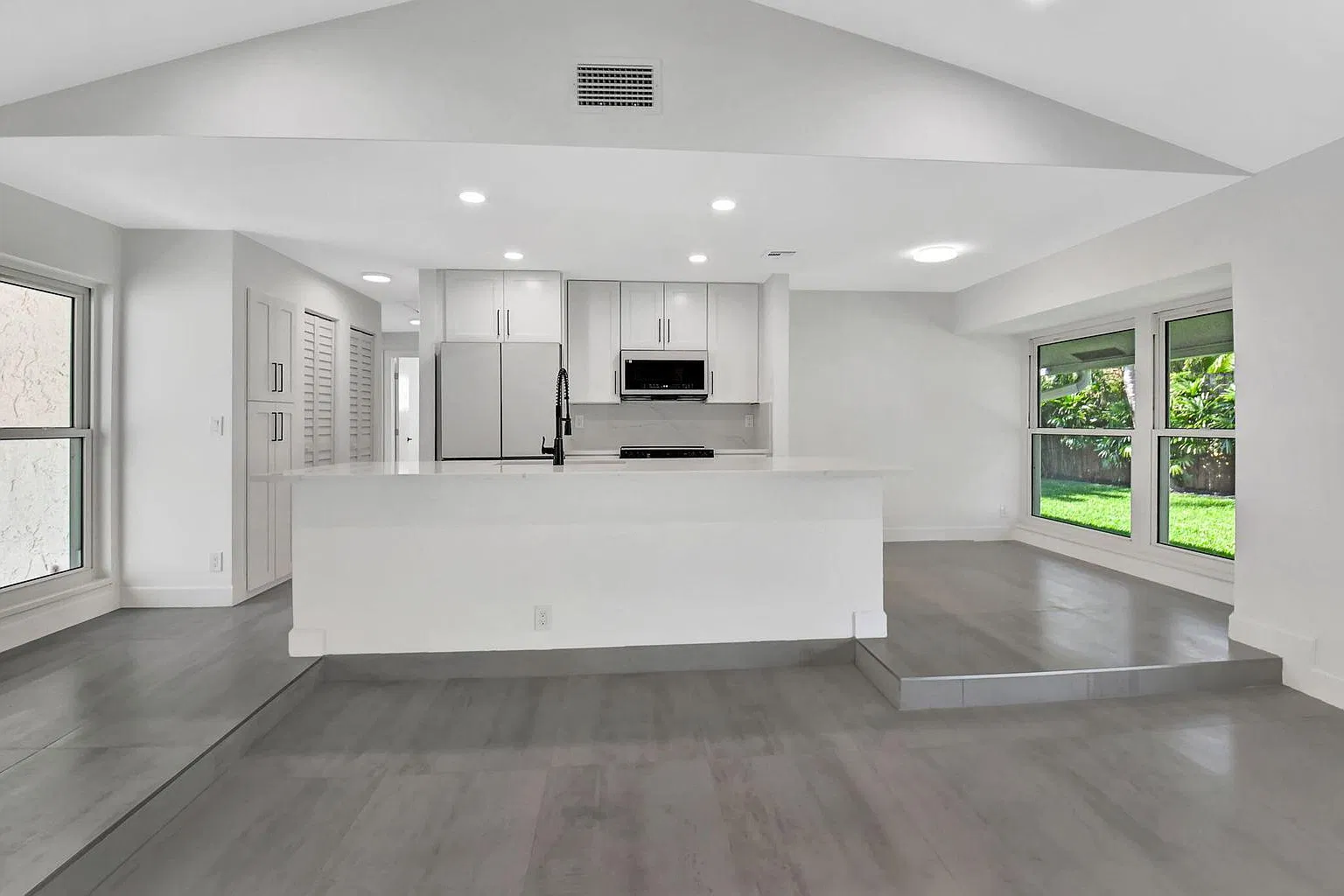 3 bed, 2.0 bath, 1408 sqft, $6,500 — Photo 4
