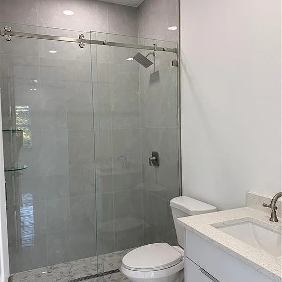 207 W 15th St — Photo 23