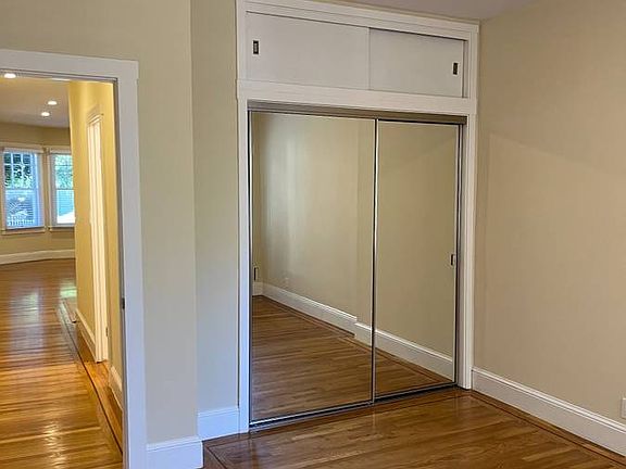 4th image of 230 Oak St #21