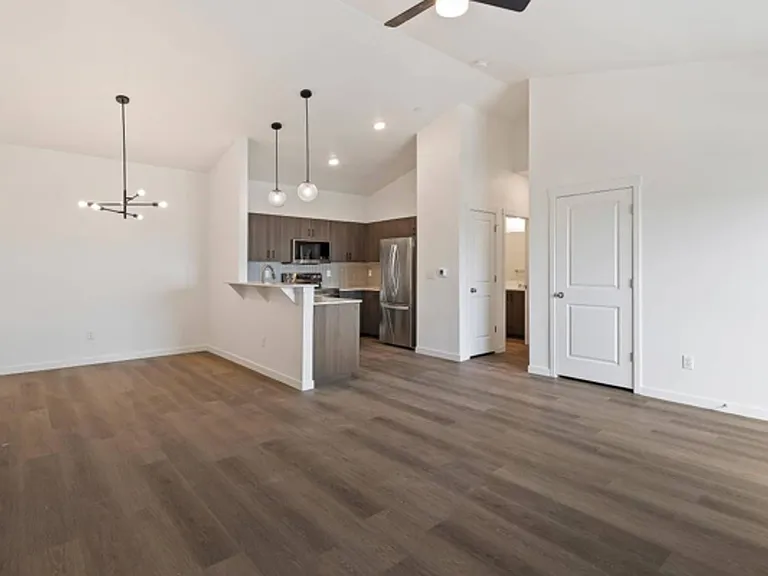 Hawk's Landing Apartments — Photo 17