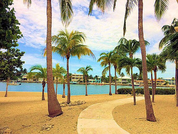 4th image of 2000 Coco Plum Dr APT 905