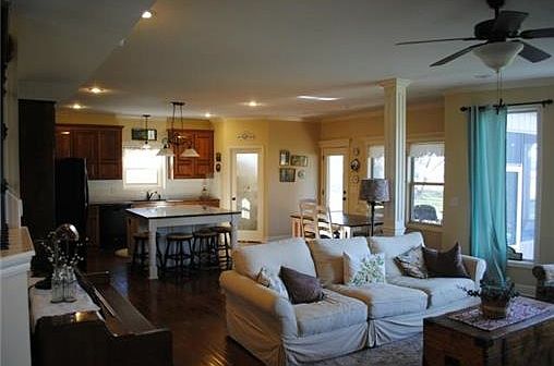 3rd image of 1336 NE Kenwood Dr