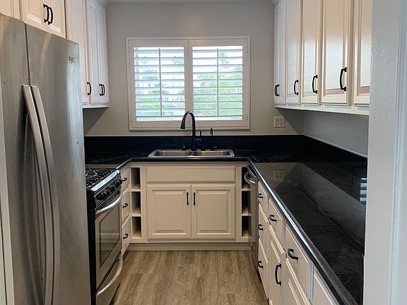 3rd image of 442 S Rexford Dr #307