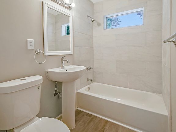 5th image of 221 Jackson Ave #1