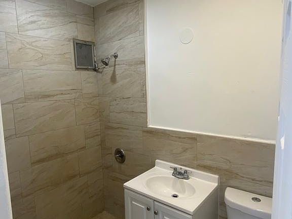 4th image of 17175 NE 19th Ave #3