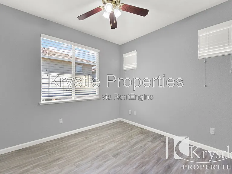 1649 Roma Dr — Photo 24