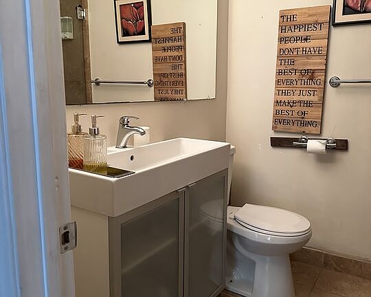 4th image of 137 S Rexford Dr #1/2
