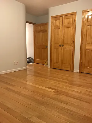 Rented by Halvatzis Realty | media 2