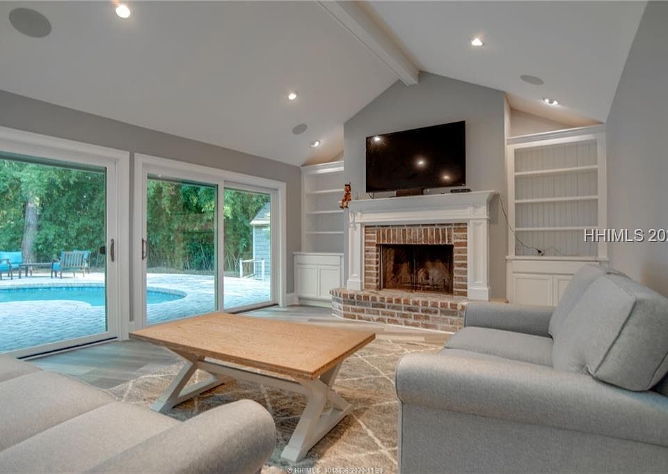 1st image of 42 Planters Wood Dr