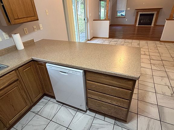 4th image of 1916 Brook View Ct