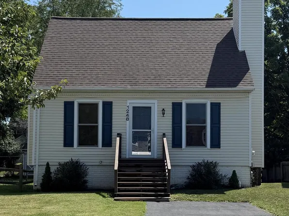 1248 Magnolia Ct, Hagerstown, MD 21742