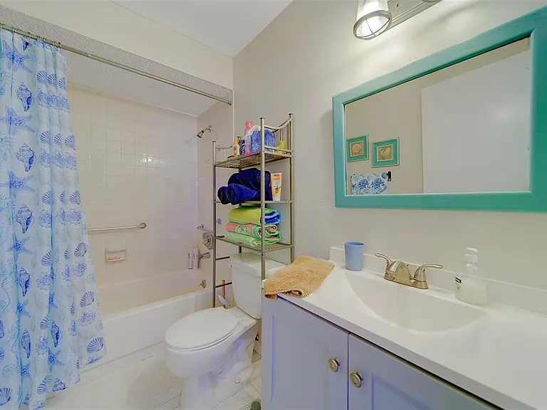 13827 Mission Oaks Blvd — Photo 24