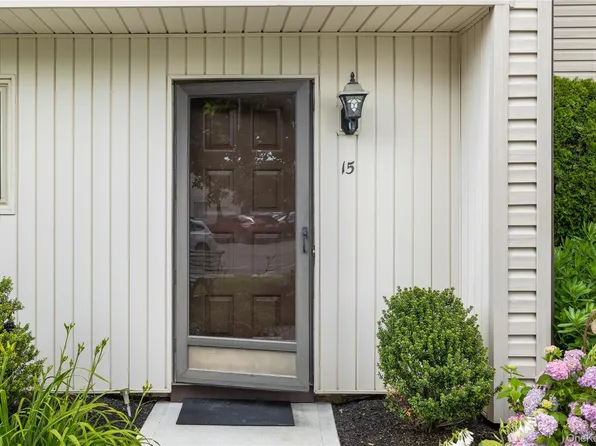 650 newbridge Road #15, East Meadow, NY 11554