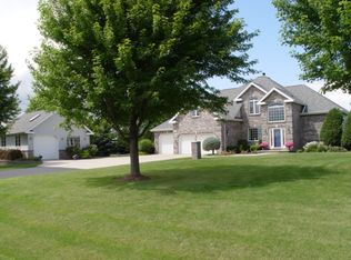 W9746 Stone Crest Dr, Hortonville, WI 54944