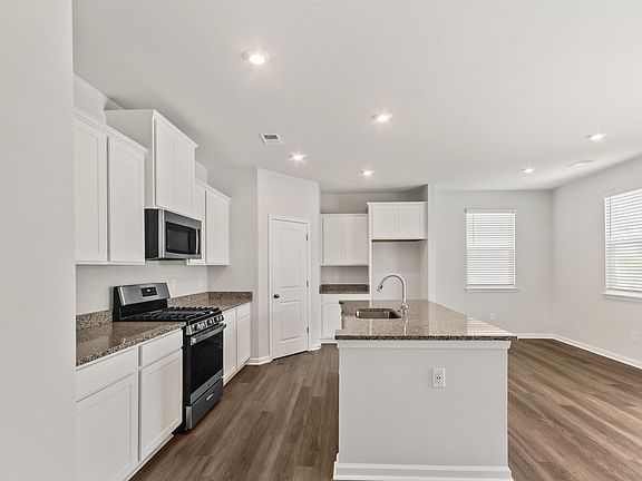5th image of 715 Miller Tree Way