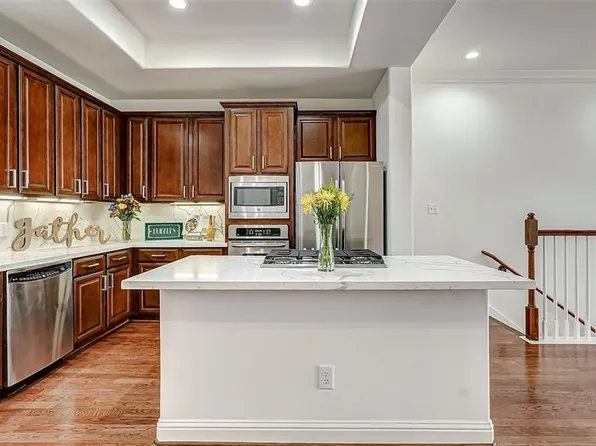 38 Versante Court, Houston, TX 77070