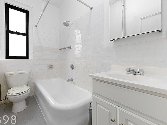 5th image of 1 Wadsworth Ave #1G