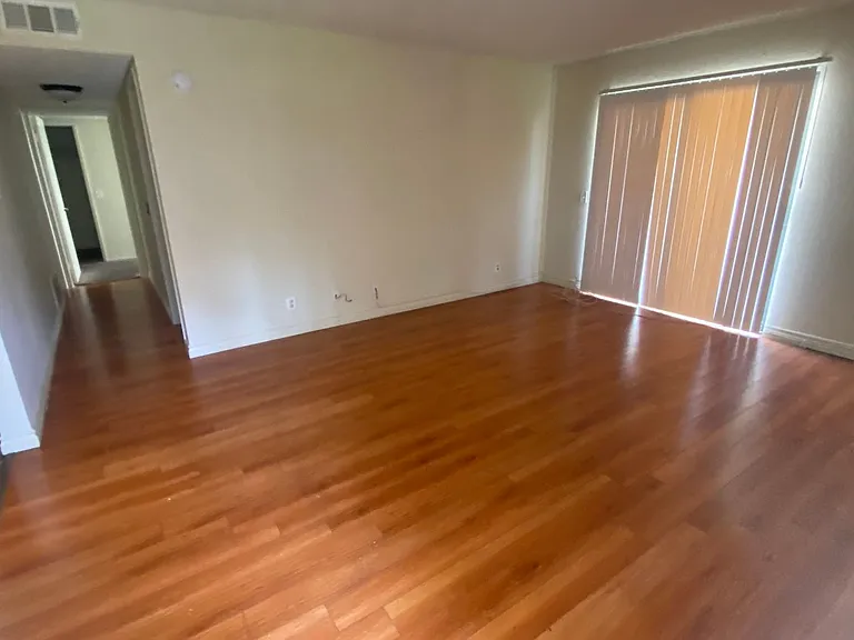 Apt California — Photo 3