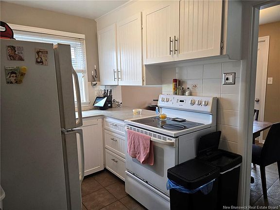 3rd image of 68 Katherine Ave