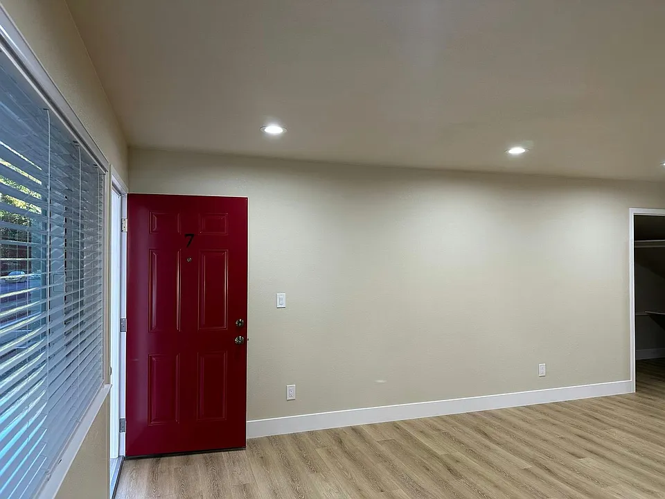 786 Elm St #7