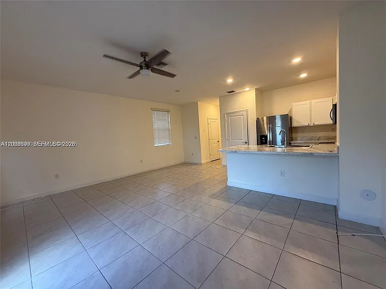 1100 SW 6th Ct #1100 — Photo 6